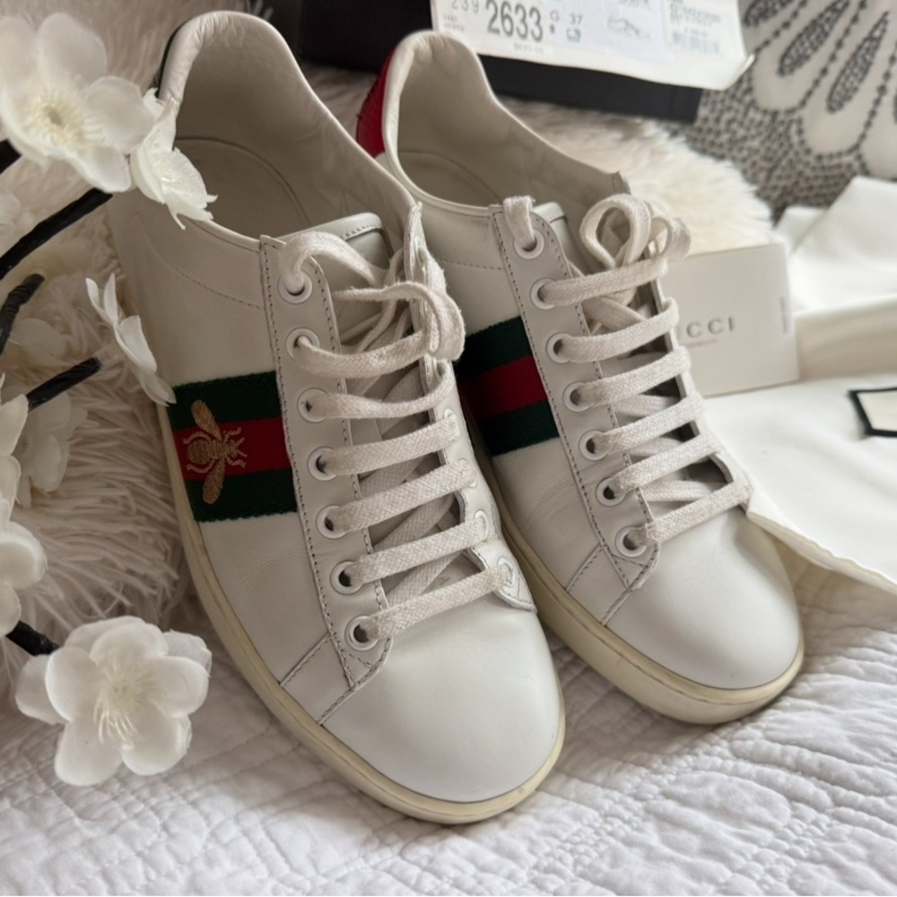 Gucci White and Green Sneakers with Red Accents - Picture 5 of 9